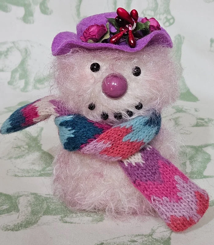 Snowberrie Snowlady by Lynne Farmer - 10cm